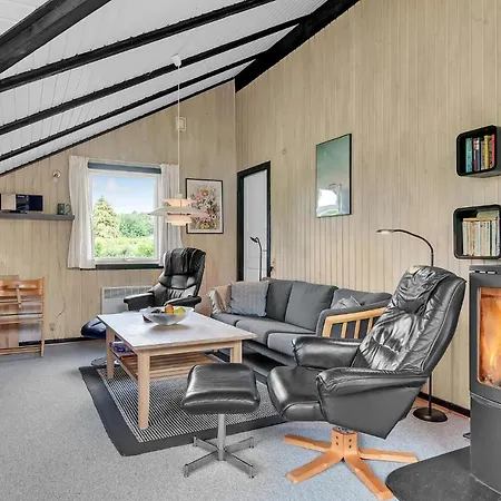 3 Bedroom Cozy In Sydals Skovby (Syddanmark)